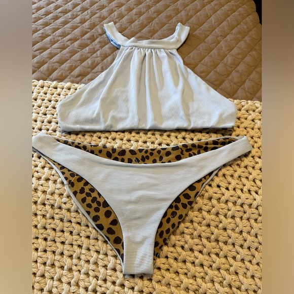 Boys + Arrows Bikini Set in Airborne Size M - Picture 7 of 13